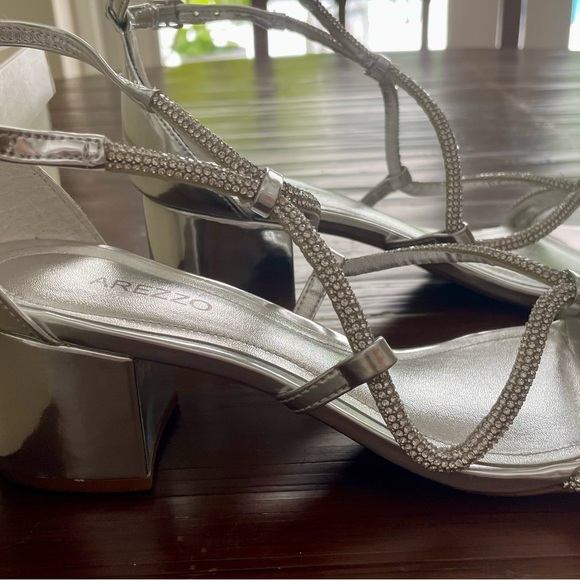 Beautiful NEW Arezzo sandals in size 7.  Includes box and dust bag. - Picture 2 of 4
